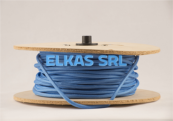 Nossos cabos são certificados. Eles também têm um processo de colagem que os impede de serem desintegrados em sua armadura